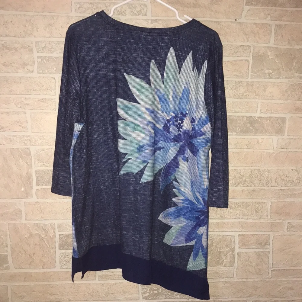 ✅Christopher & Banks Long Sleeve V Neck Top
